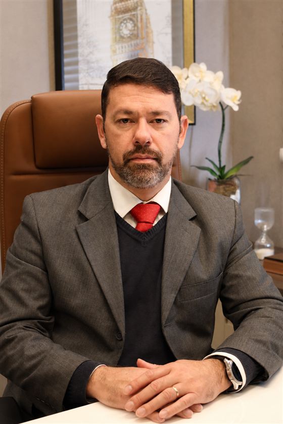 Dr. Silvio Ferreira Neto